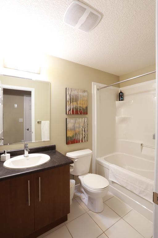 Boardwalk Homes - Executive Townhomes Kitchener Szoba fotó