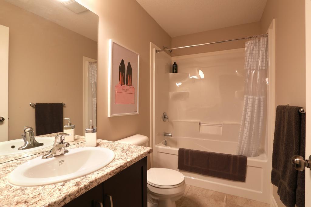 Boardwalk Homes - Executive Townhomes Kitchener Szoba fotó